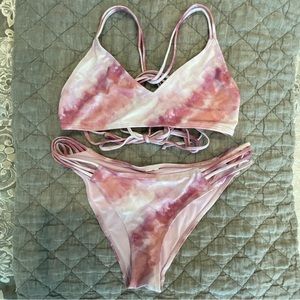 Women’s Watercolor Wash Three Piece Bikini Set (top/ruched bottoms/sarong) - L